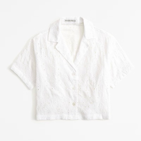 New! ABERCROMBIE • Short-Sleeve Cropped Schiffli Shirt in White - Picture 2 of 13